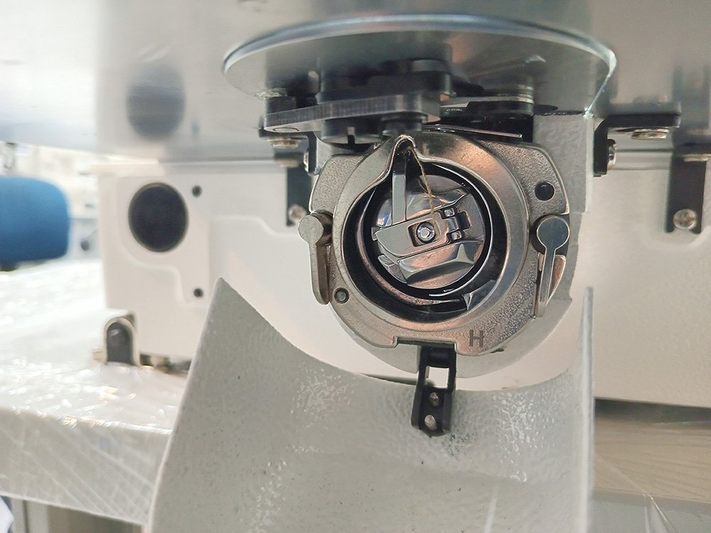 Automatic Label Sewing Machine Pattern Sewing Machine KINGMAX GT-210E-1306 - SEWMAX Industrial Sewing Machines Automatic Label Sewing Machine Pattern Sewing Machine KINGMAX GT-210E-1306