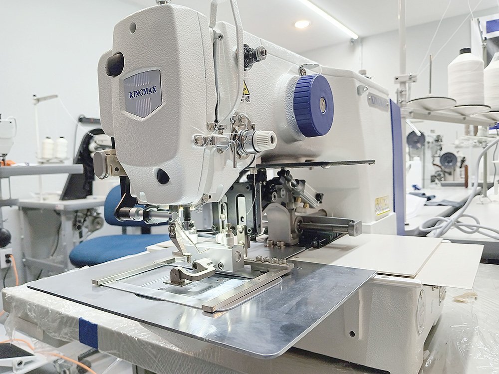 Automatic Label Sewing Machine Pattern Sewing Machine KINGMAX GT-210E-1306 - SEWMAX Industrial Sewing Machines Automatic Label Sewing Machine Pattern Sewing Machine KINGMAX GT-210E-1306