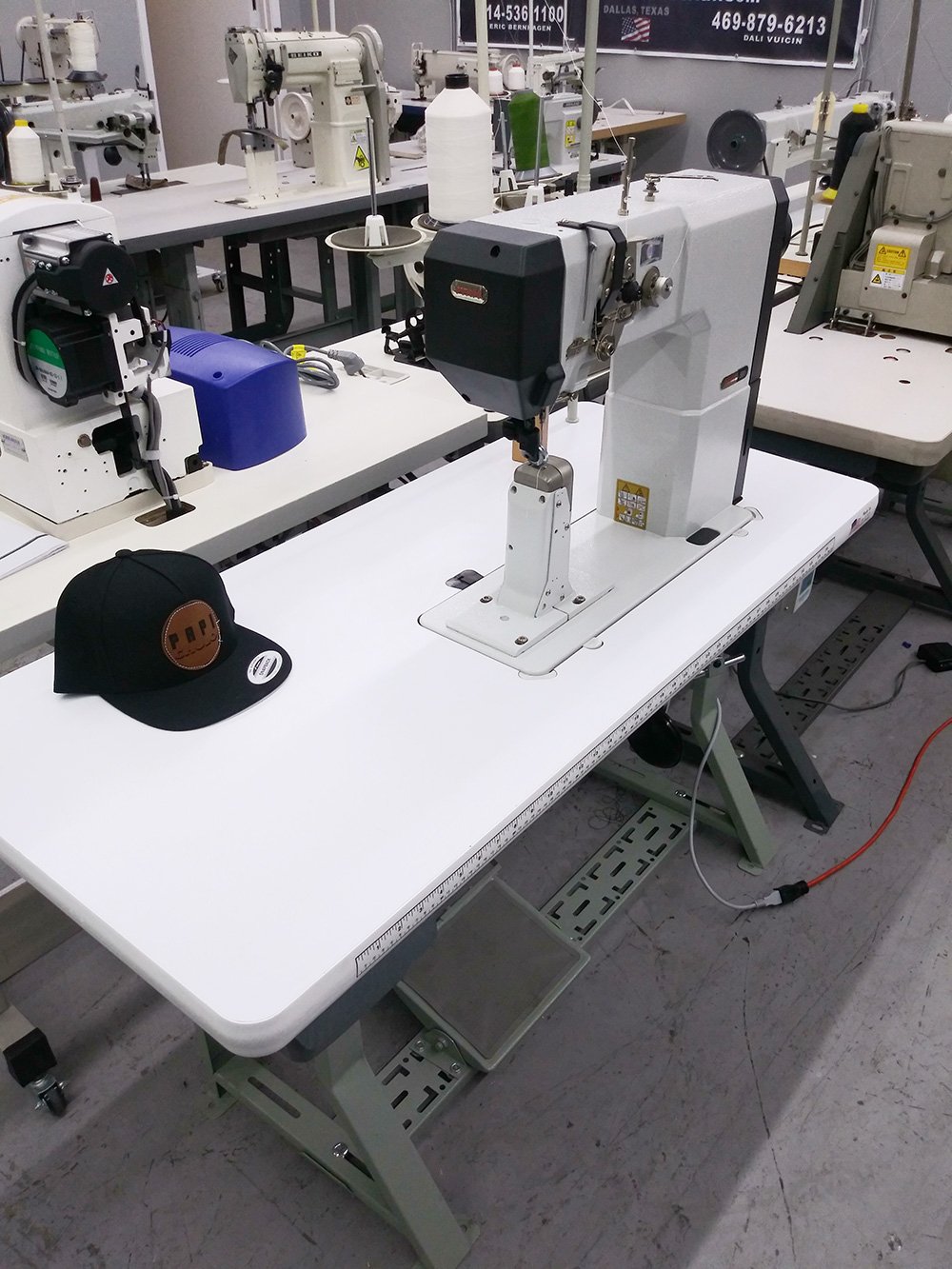 PFAFF 591 Top and Bottom Feed Roller Foot Post Bed Sewing Machine