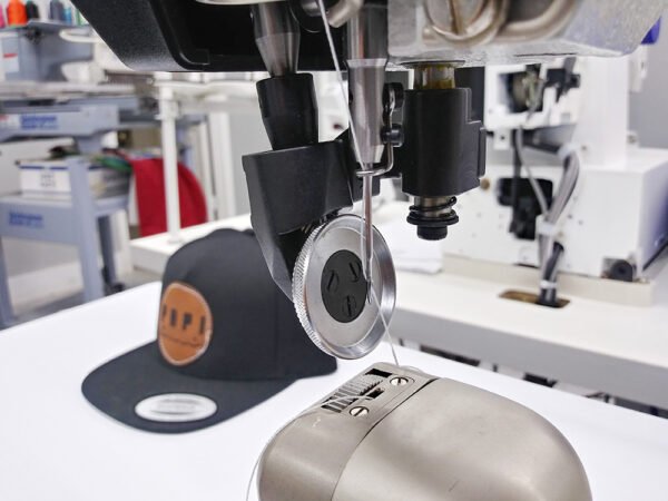 PFAFF 591 Top and Bottom Feed Roller Foot Post Bed Sewing Machine