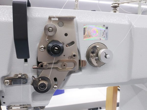 PFAFF 591 Top and Bottom Feed Roller Foot Post Bed Sewing Machine