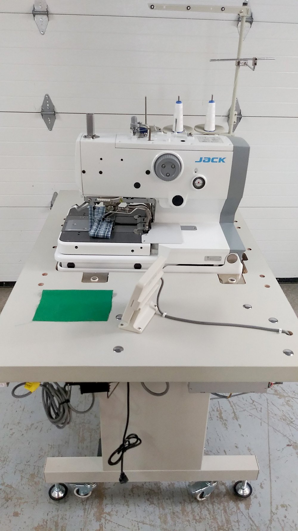 JACK JK-T9820-02 Electronic Key Hole Sewing Machine